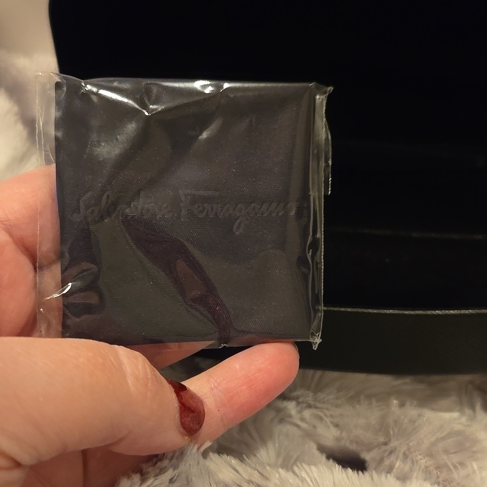 Salvatore Ferragamo Black Oversized Sunglasses Brand New in Case - Picture 9 of 11